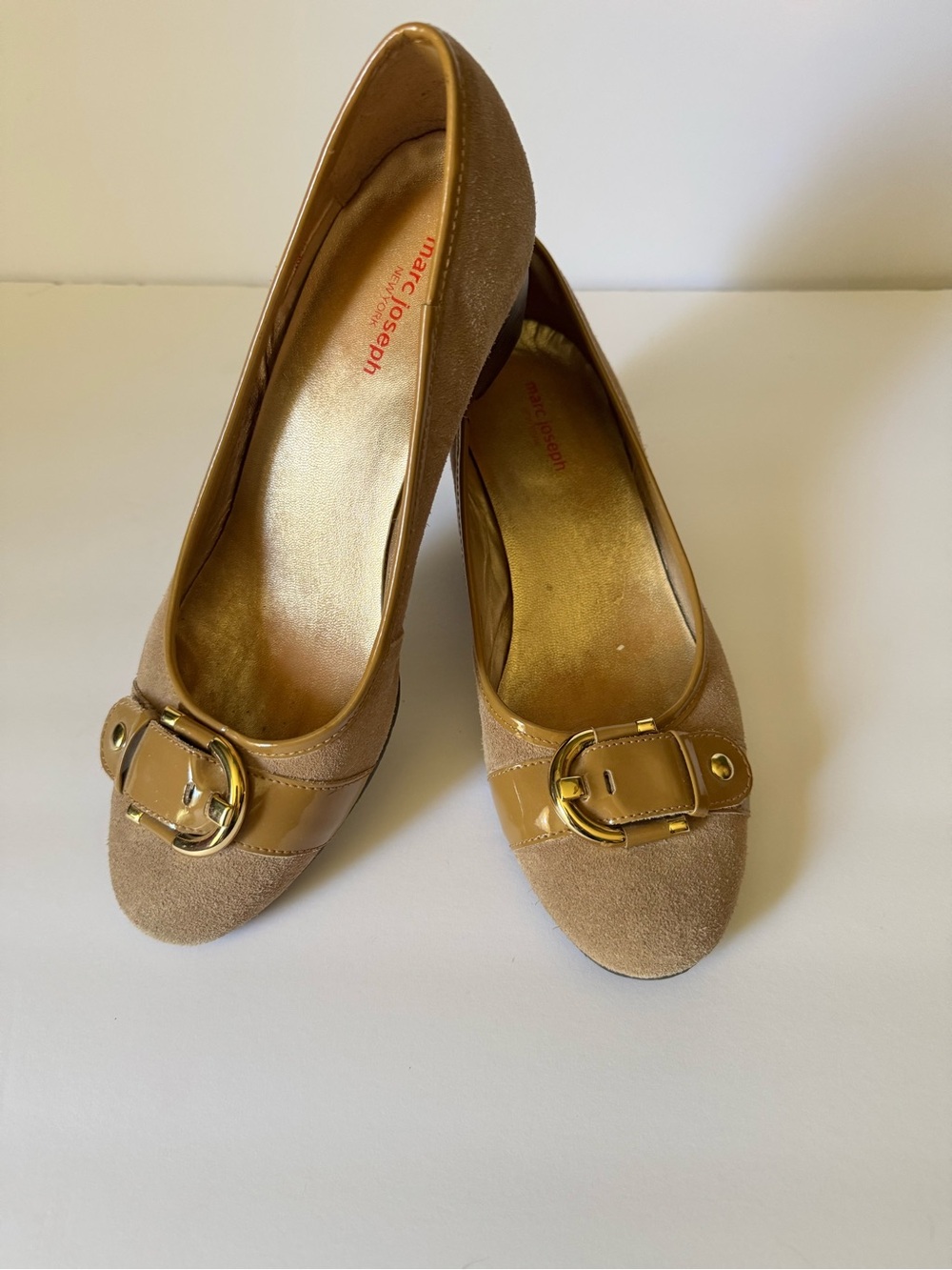 Marc Joseph Women’s 11 Taupe Faux Suede Wedge With Gold Buckle Shoe Dress Casual - Picture 6 of 10